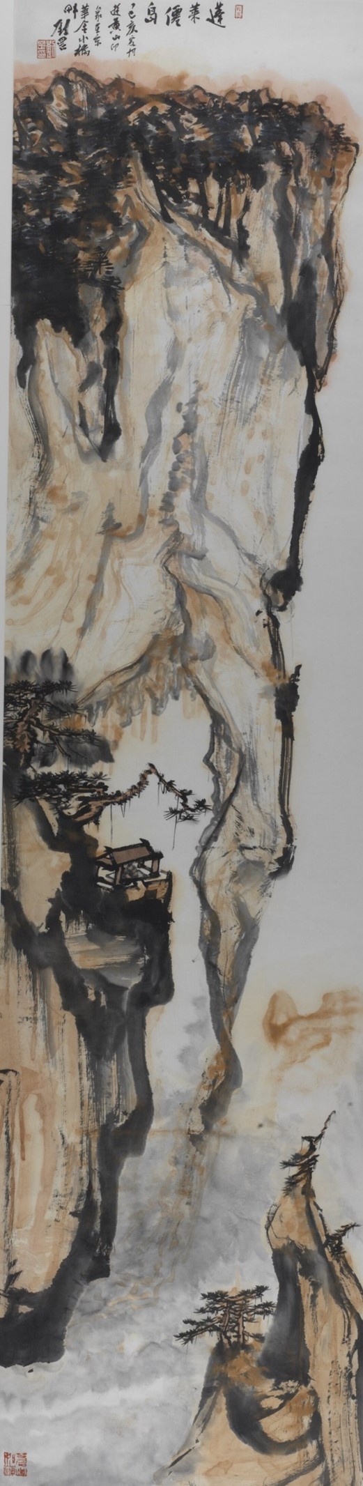 <h2>蓬莱仙岛</h2><p>作者：刘罡（1961--）</p><p>创作年代：2020年</p><p>规格：240cm×61cm</p><p>品类：中国画</p>